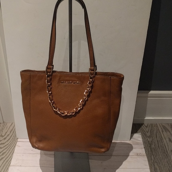 Michael Kors Handbags - Beautiful brown bag by Michael Kors 🌸
